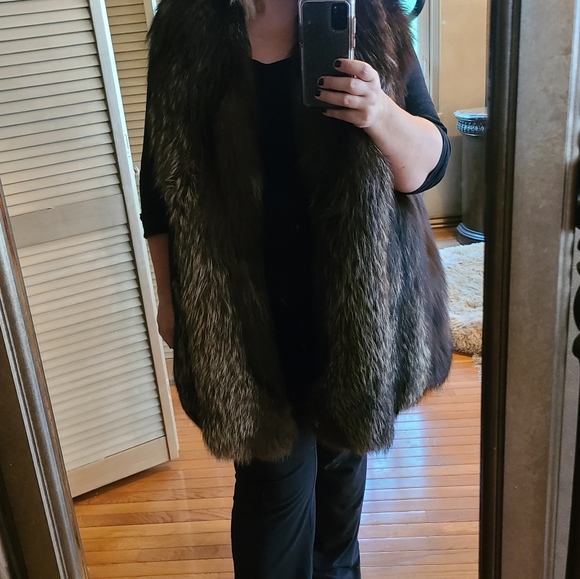 Mid Length Dark Silver Fox Real Fur Wrap - Picture 2 of 8